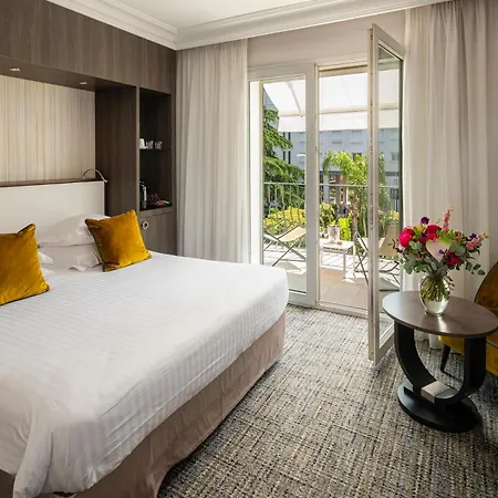Le Canberra Hotel