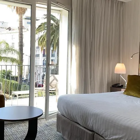 Hotel Le Canberra 4*