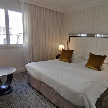 Le Canberra Hotel