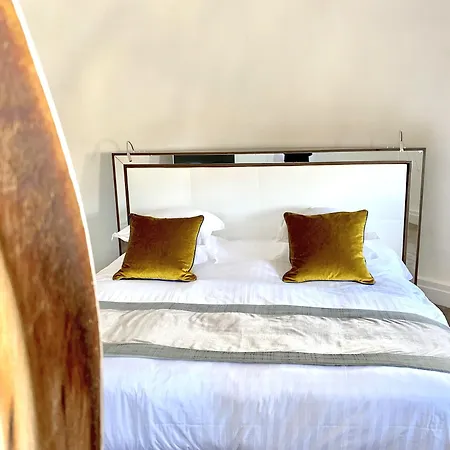 Le Canberra Hotel 4*