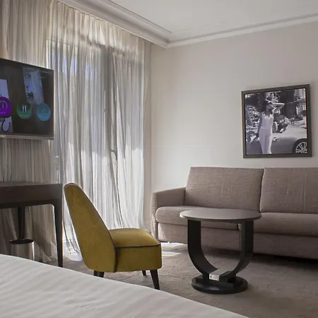 Le Canberra Hotel