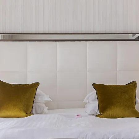 Le Canberra Hotel