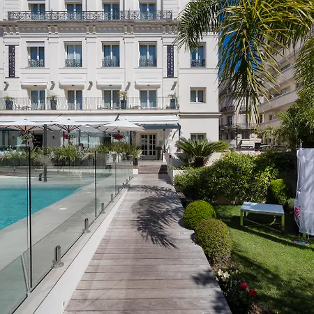 Le Canberra Hotel