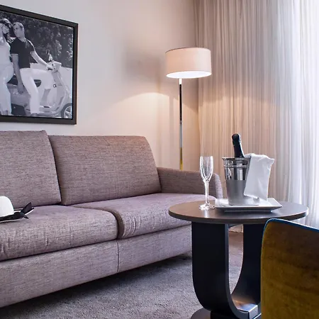 Le Canberra Hotel
