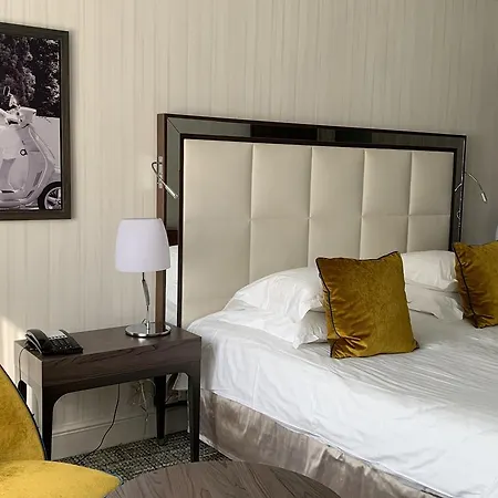 Le Canberra Hotel