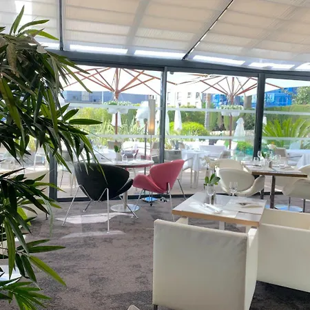 Le Canberra Hotel